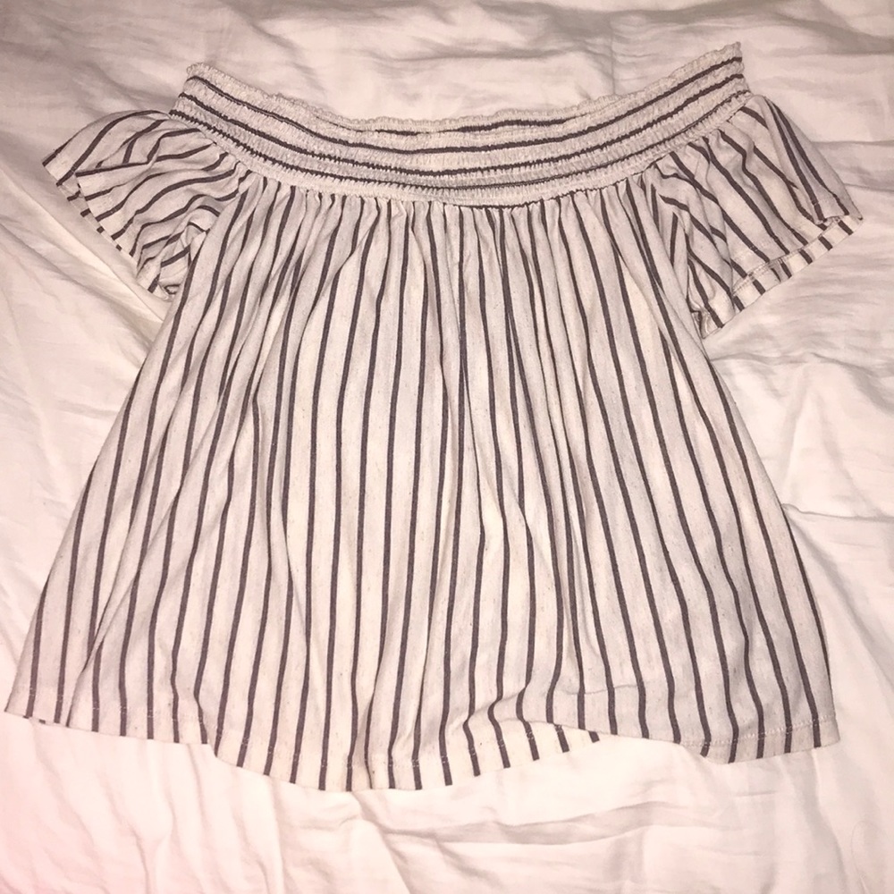 heather gray and white top.